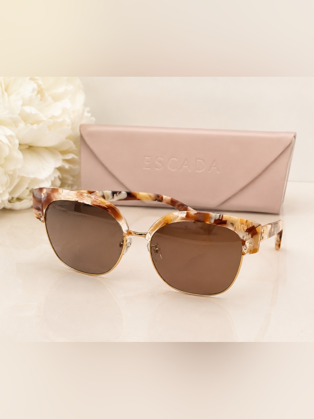 Escada Tortoiseshell and Gold Cat-Eye Sunglasses with Brown Lenses